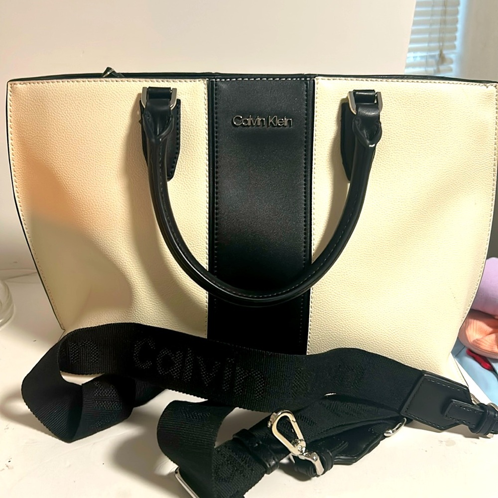 Calvin Klein triple compartment purse new no tags